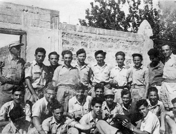 عناصر لواء حاريل في دورة تدريبية فنية في الشيخ مونس 1948