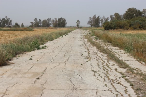 جزء من مدرج مطار الجنوب قرب بيت دراس واستخدمه الصهاينة لهبوط طائرات الذخيرة قبل النكبة