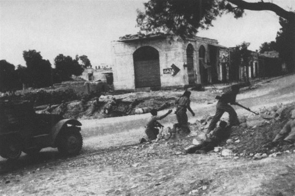 العصابات الصهيونية في اقتحام القرية