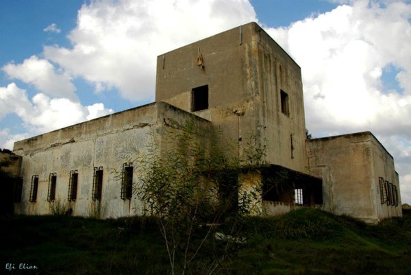 مبنى شرطة بريطاني بالقرب من بيت راس