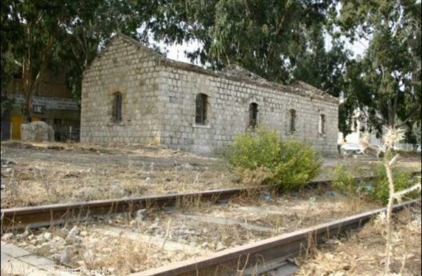 جانب من مبنى محطة سكة حديد حيفا-سمخ شرقي بلد الشيخ