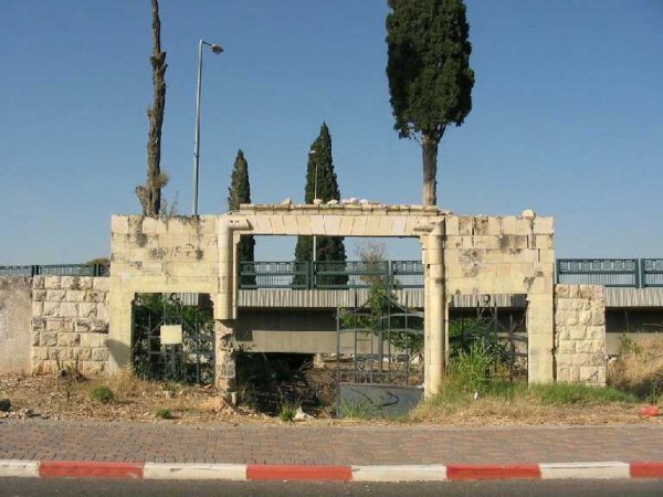 بوابة مقبرة بلد الشيخ