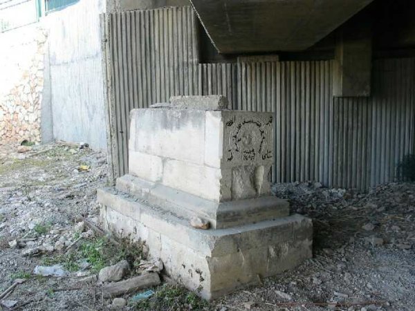 من داخل مقبرة بلد الشيخ المدمرة