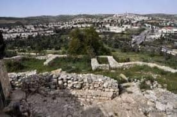 بقايا بيوتات أهل القسطل