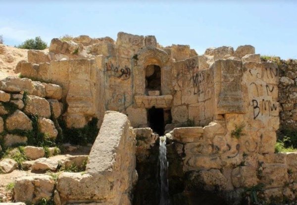 مباني أثرية من قرية الولجة