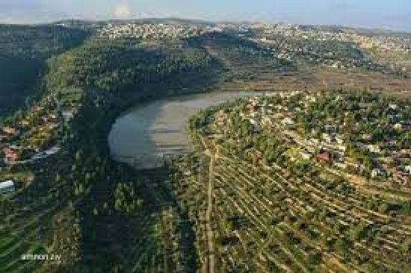 قرية قالونيا للجمال حكاية