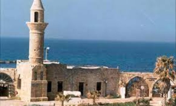 مسجد تم افتتاحة في قيسارية