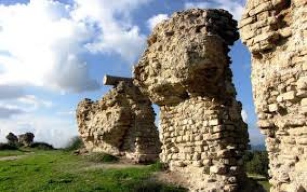 أبنية أثرية من قرية الجورة