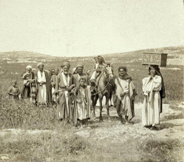 احد اسر القرية تتجهز لنقل العروس من معلول الى يافة الناصرة