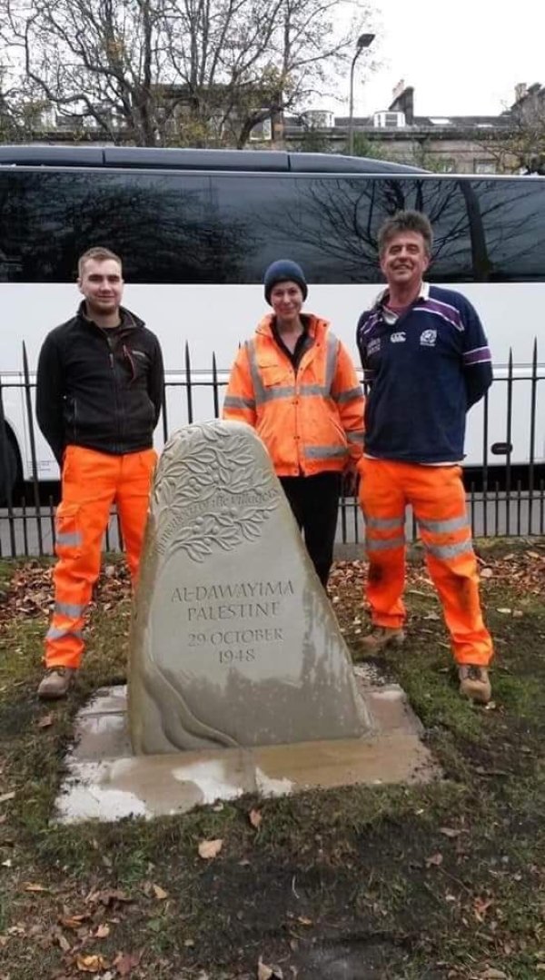 نُصب تذكاري للذكري السبعين لمذبحة الدوايمه في حديقة ادنبره - اسكتلندا