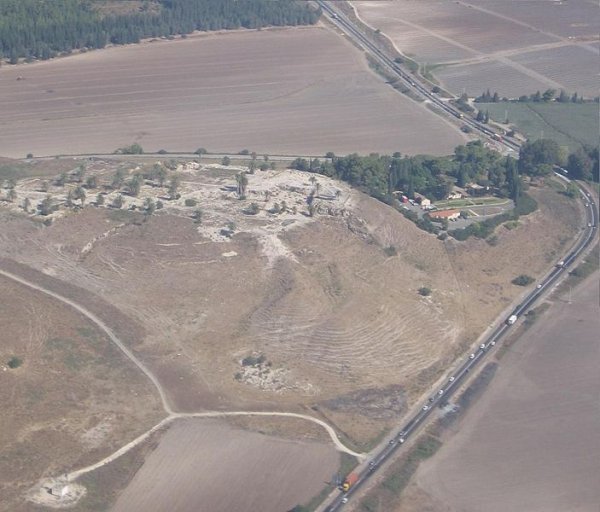 تل المتسلم في قرية المنسي على أطلال مرج ابن عامر