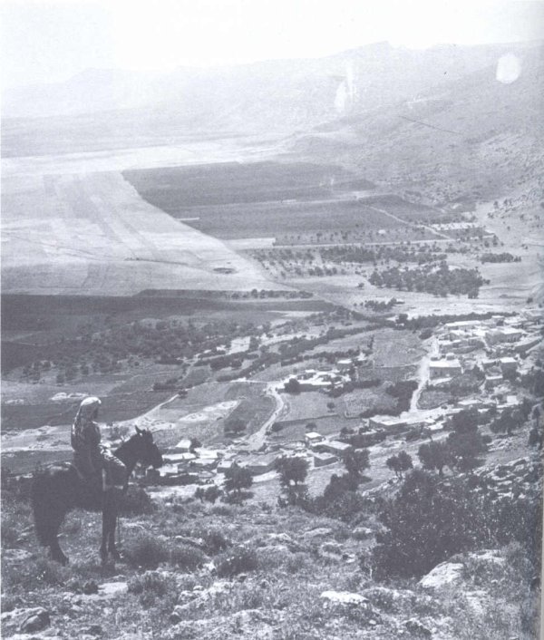 صورة للقرية من جبل الطابور