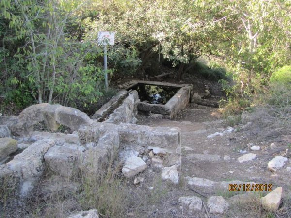 قرية عين غزال: نبع عين غزال