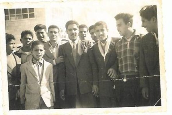 مجموعة من شباب قرية دير طريف عام 1959: هوية