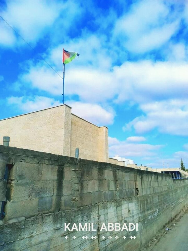 علم بلادي فوق مدرستي