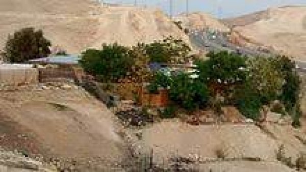 قرية الخان الأحمر