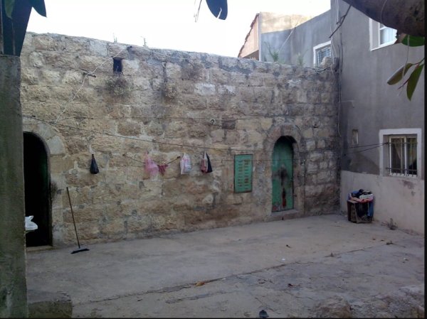 من البيوت القديمة في قرية المدية